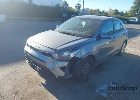 2022 Kia Rio 5-Door S z USA, uszkodzony, nr VIN 3KPA25AD3NE485309